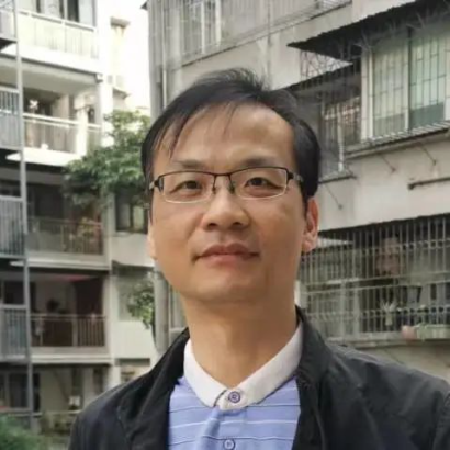 机关服务保障二处四级调研员  胡晓文