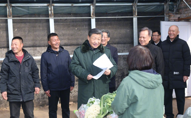 习近平春节前夕在天津看望慰问基层干部群众