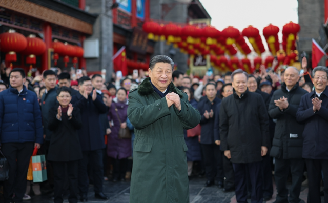 习近平春节前夕赴天津看望慰问基层干部群众