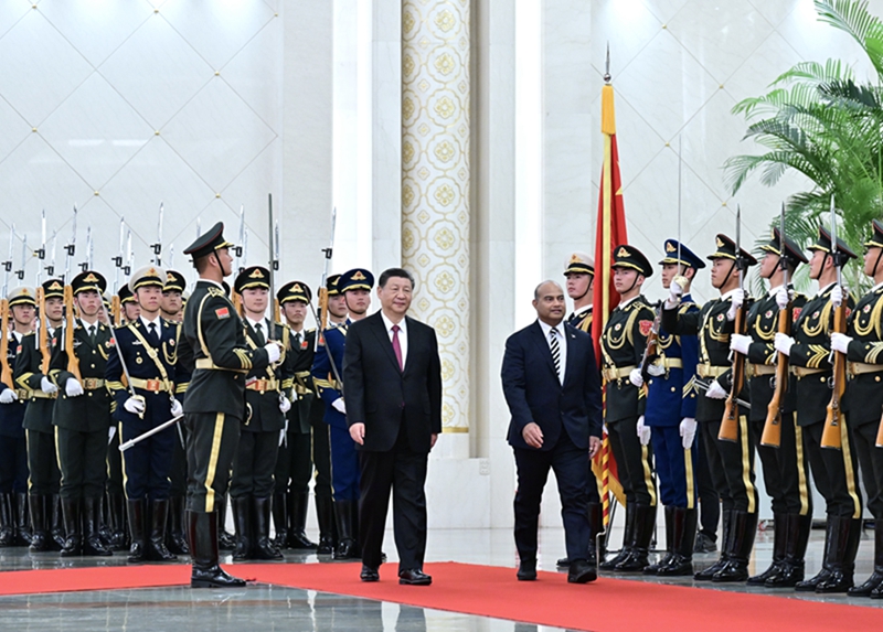 习近平同瑙鲁总统阿迪昂会谈