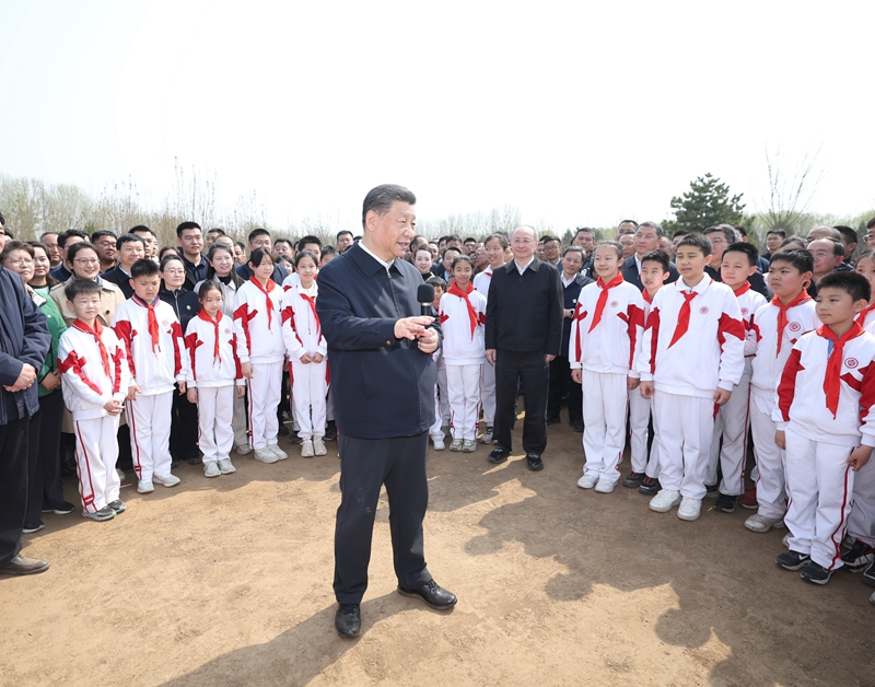 习近平参加首都义务植树活动