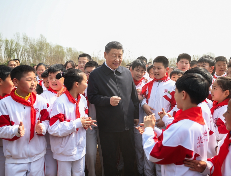 习近平参加首都义务植树活动