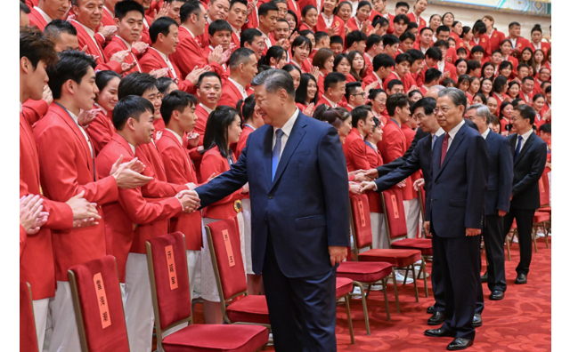 习近平在接见第33届奥运会中国体育代表团时强调 戒骄戒躁 再接再厉 为建设体育强国再立新功